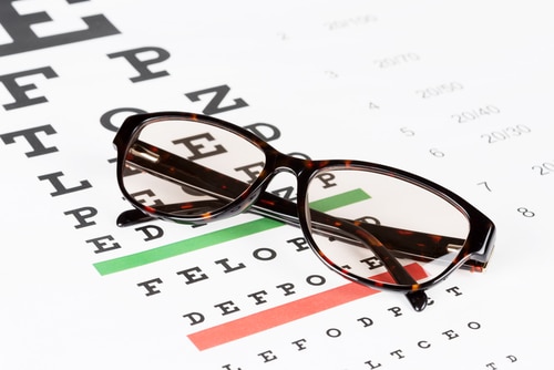 Prescription Glasses vs Contact Lenses: Making an Informed Choice